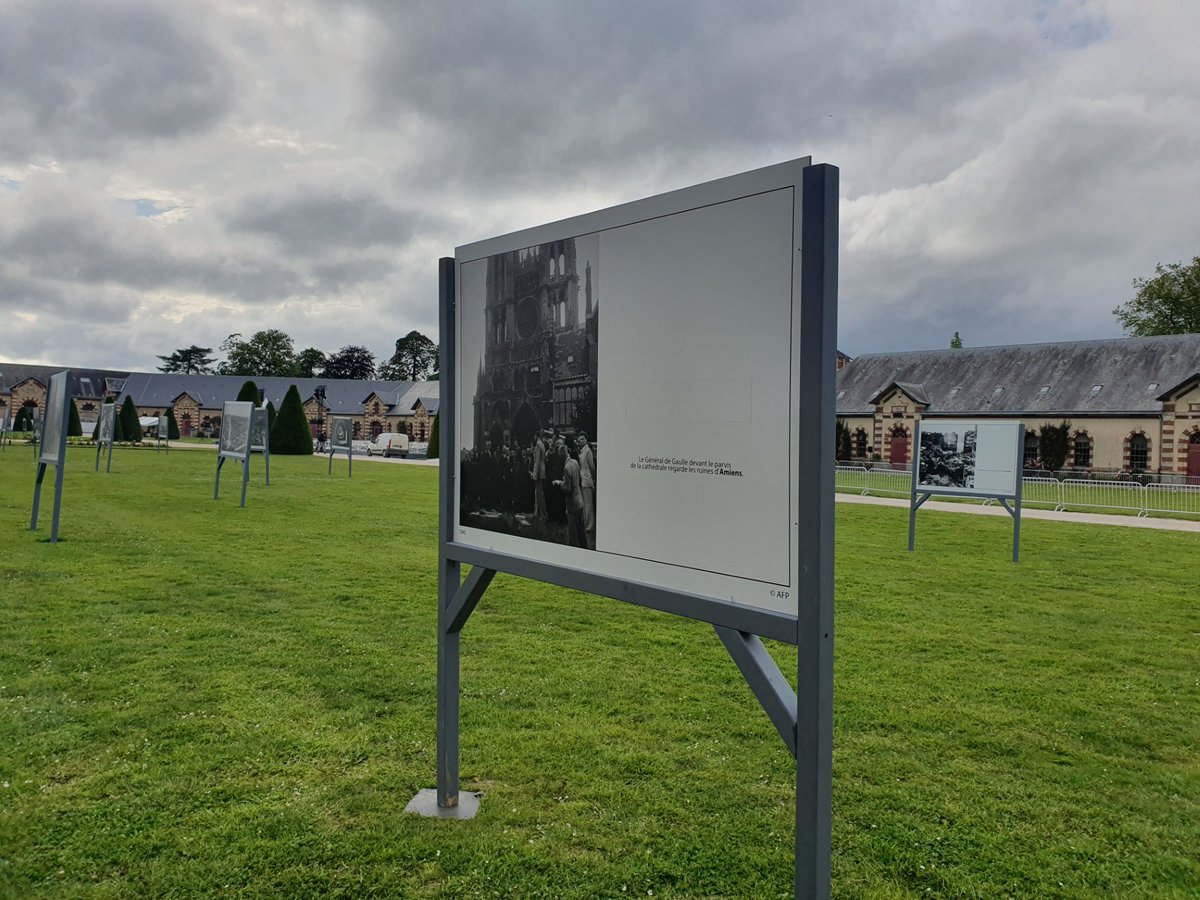 A l’occasion de ces journées de commémoration, profiter d'une exposition photo retraçant les événements du #DDay 🪖à Saint-Lô.

Les supports des photos exposées ont été réalisés par les volontaires du @rsma_guadeloupe des filières Menuiserie et Métallurgie.

Merci à eux !