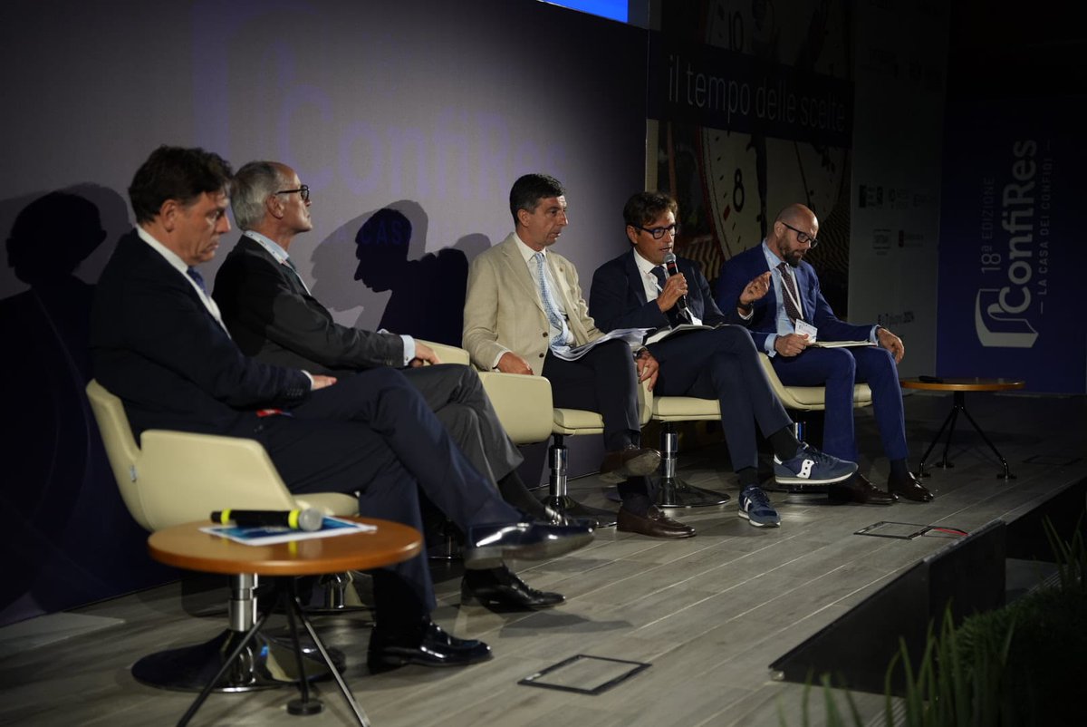 Confires tweet media