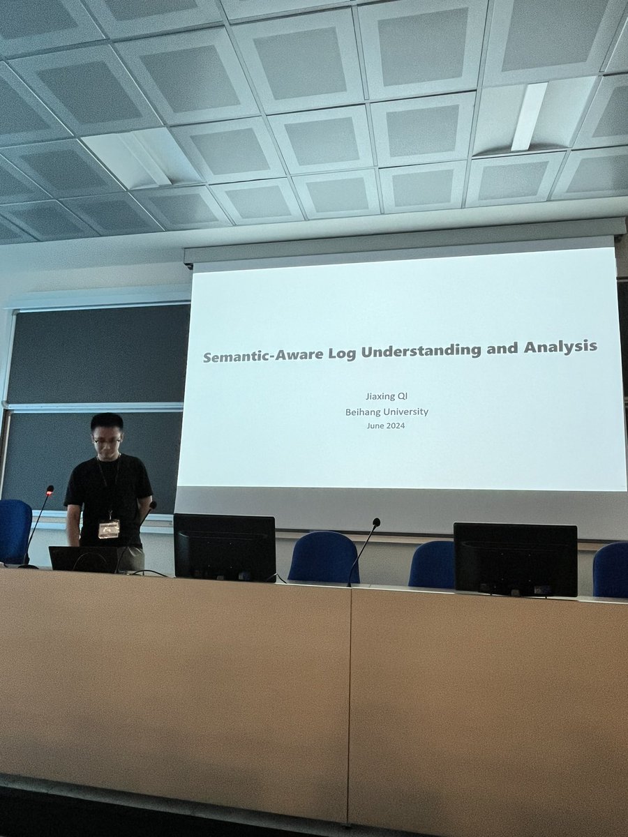 ACM_HPDC's tweet photo. 🤓Interesting discussion at the #HPDC24 PhD Symposium! https://t.co/yaqlxNH1dw