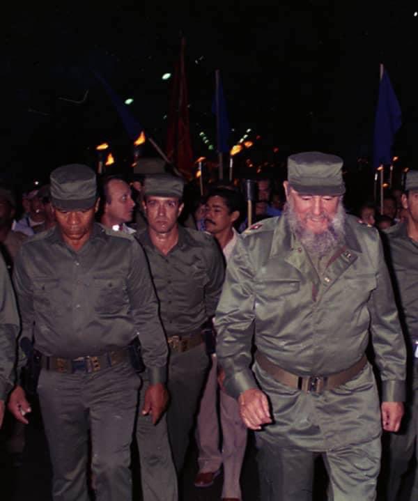 _TereFelipe_'s tweet photo. A esos que salvaron a Fidel más de 600 veces... Felicidades! 😎 https://t.co/gtK2BQlT5I