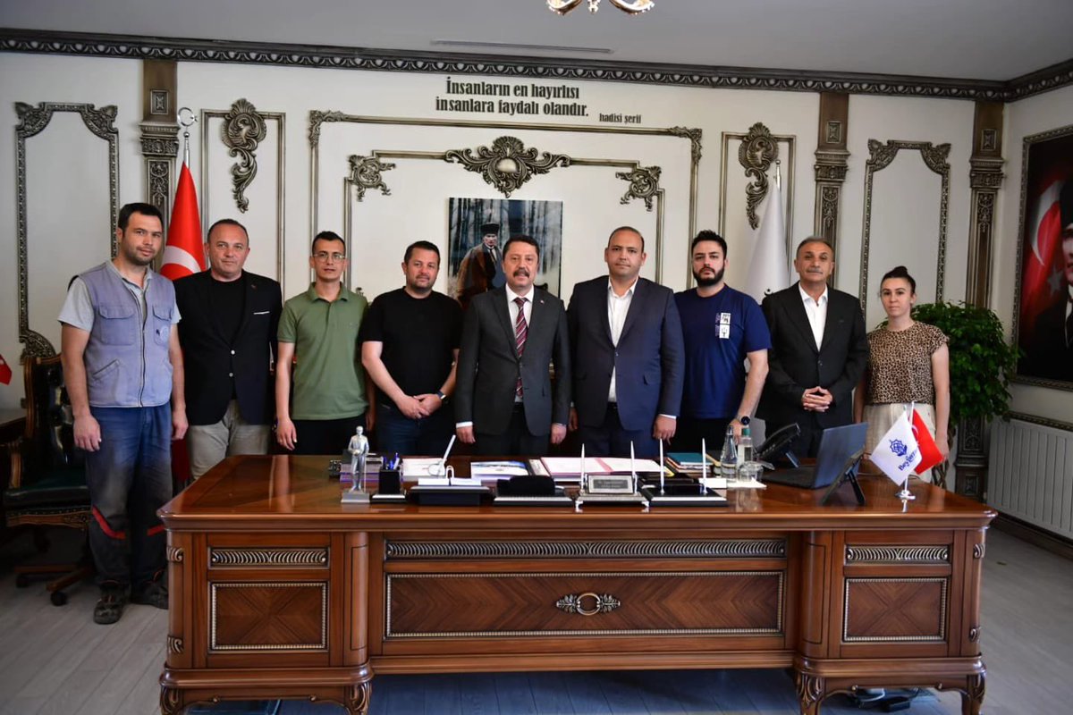 3BHabercom's tweet photo. Beypazarı Belediye Başkanı Özer Kasap, seçim öncesi vermiş olduğu bir sözü daha yerine getirerek personel arasındaki maaş adaletsizliğine, ücretlerde iyileştirme yaparak son verdi. 

Bayram öncesi yapılan ücret iyileştirmesi çalışanlar tarafından memnuniyetle karşılandı. https://t.co/h4CYAH5Uti