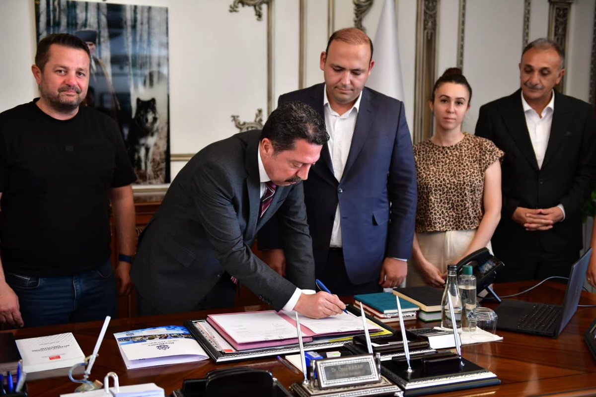 3BHabercom's tweet photo. Beypazarı Belediye Başkanı Özer Kasap, seçim öncesi vermiş olduğu bir sözü daha yerine getirerek personel arasındaki maaş adaletsizliğine, ücretlerde iyileştirme yaparak son verdi. 

Bayram öncesi yapılan ücret iyileştirmesi çalışanlar tarafından memnuniyetle karşılandı. https://t.co/h4CYAH5Uti