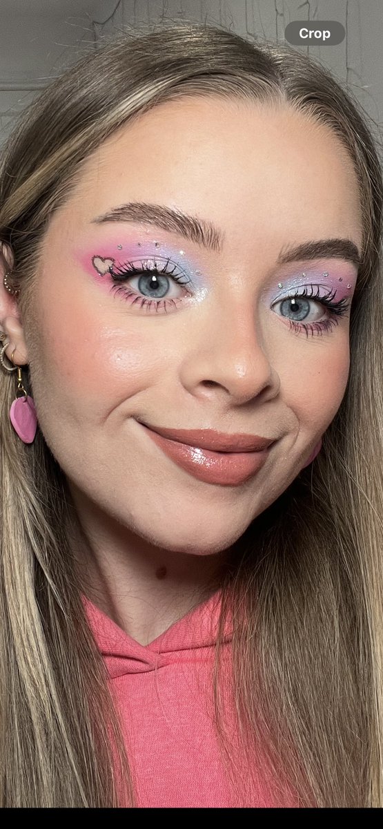 sophdoeslife's tweet photo. Taylor Swift Eras Tour Makeup Inspiration for every era: a thread 🎤✨🧵 @taylorswift13 @taylornation13 #tstheerastour #londontstheerastour https://t.co/rLuCZkQOu7