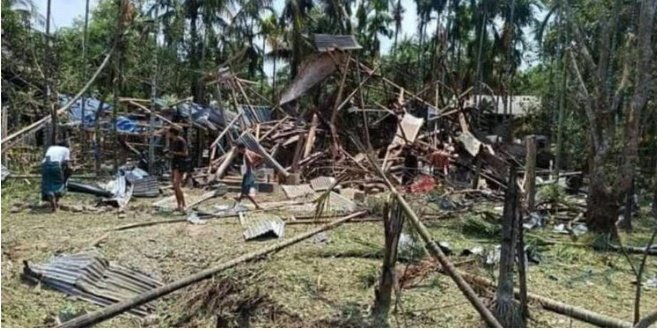 MaungKhinZaw4's tweet photo. Arakan State  Thandway Township,  On June 4th, the Myanmar junta bombarded the area for 2 days without any fighting in the Sinn Khaung fishing zone and the navy fired cannons, resulting in a large number of casualties, the residents said. https://t.co/woUQN7EmEr