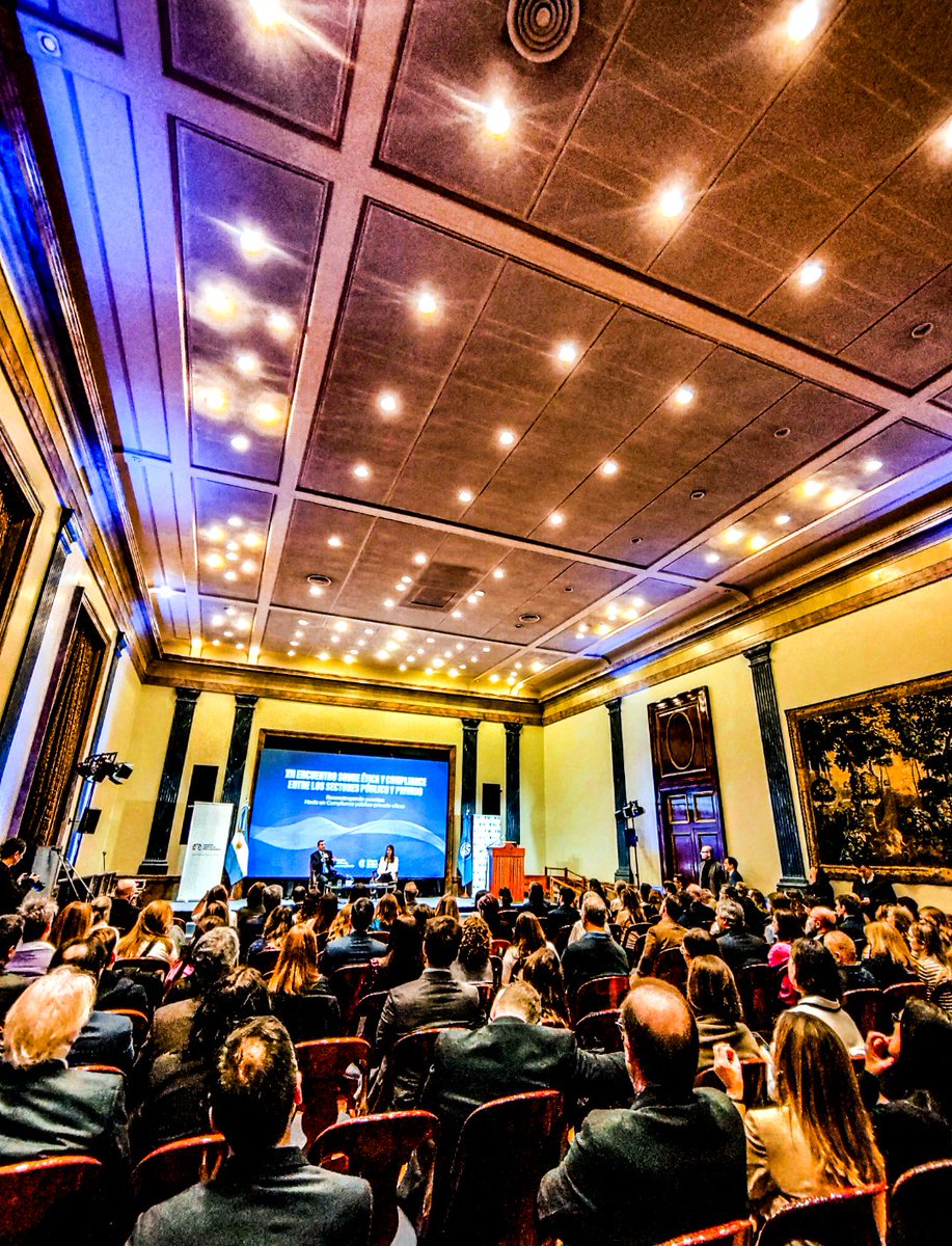 EleoValentini's tweet photo. 🙌 Auditorio lleno en el XII Encuentro sobre Ética y Compliance entre los sectores Público y Privado, organizado por la @AAECOMPLIANCE y la Cámara de Agentes de Bolsa. Salón de Actos de la Bolsa de Comercio. #AAEC  🌟 #OrgulloAAEC #PhEleoValentini https://t.co/AdrcOuo6W4