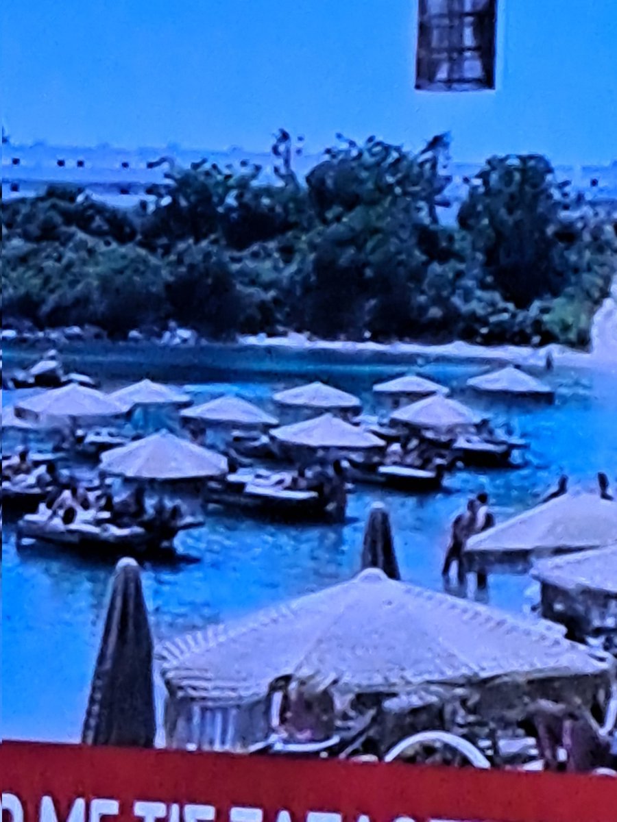 eleni_theo993's tweet photo. ΛΕΙΤΟΥΡΓΕΊ ΚΑΝΟΝΙΚΆ ΤΟ BEACH BAR ΜΕ ΤΙΣ ΞΑΠΛΩΣΤΡΕΣ ΣΤΗΝ ΘΑΛΑΣΣΑ..
ΥΠΟΤΡΟΠΟΣ Ο ΣΥΓΚΕΚΡΙΜΕΝΟΣ!🤬🤬
Ως ποτε θα ανεχομαστε αυτους τους μάγκες??
#Ρόδος #MegaLiveNews #beach_bar https://t.co/WzwvdbpdRt