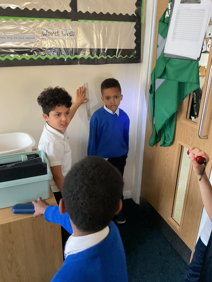 stsilasyear3_4's tweet photo. Year Three investigated how distance and position affected the sizes of shadows in Science today. https://t.co/etonxjXau8
