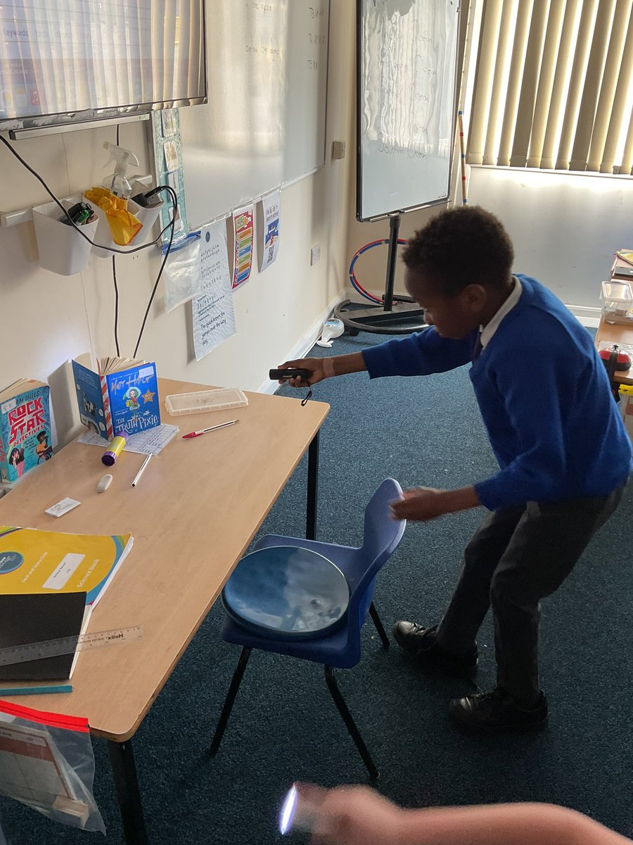 stsilasyear3_4's tweet photo. Year Three investigated how distance and position affected the sizes of shadows in Science today. https://t.co/etonxjXau8