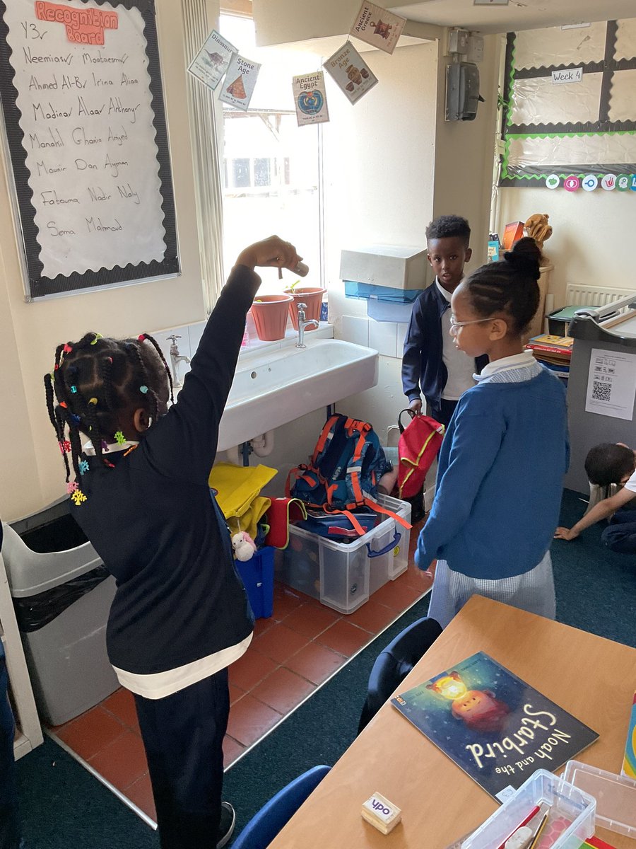 stsilasyear3_4's tweet photo. Year Three investigated how distance and position affected the sizes of shadows in Science today. https://t.co/etonxjXau8