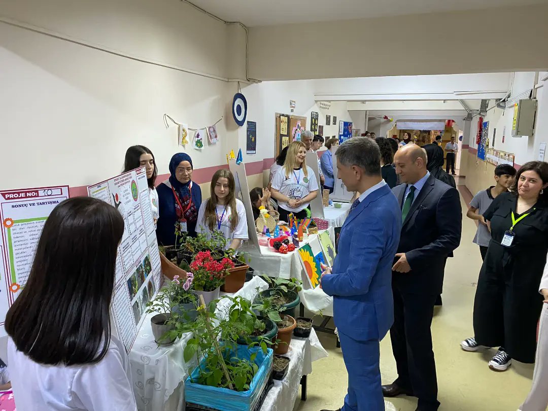 Vali Hayri Kozakçıoğlu MTAL “TÜBİTAK-4006 Bilim Fuarı”; Kaymakamımız Sayın Niyazi ERTEN, İlçe Müdürümüz Zekeriya POSTACI, Şube Müdürümüz Dr. Bülent ÖZBEK ve misafirlerin katılımıyla gerçekleşti. 
Emeği geçen tüm öğrenci ve öğretmenlerimize teşekkür ederiz.
<a href="/tcmeb/">Millî Eğitim Bakanlığı</a> <a href="/istanbulilmem/">İstanbul İl Millî Eğitim Müdürlüğü</a>