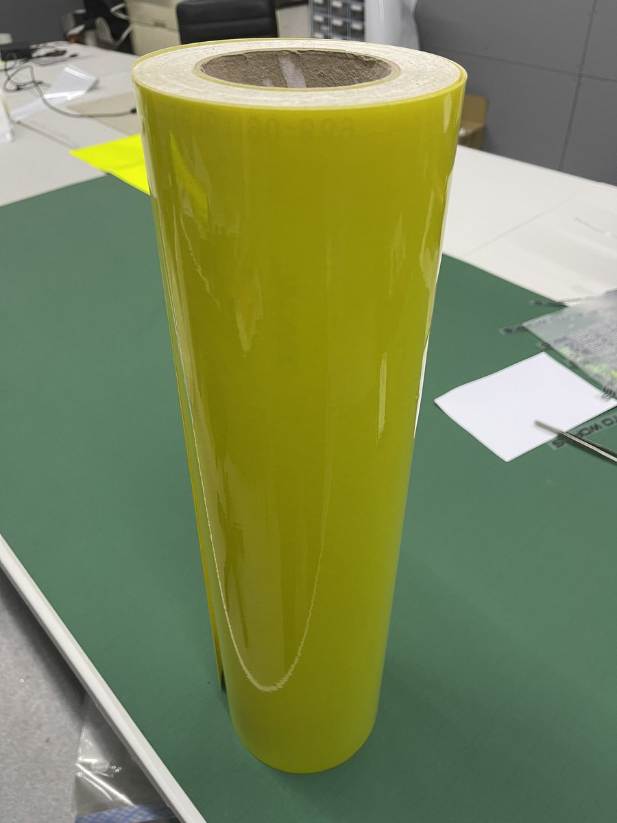 BrushupPro's tweet photo. オラカルって有名メーカーのシートなんですけど数量1で注文したら1本来ました😂
需要ないですか？
安いやつと比べもんにならな��ぐらい簡単に貼れます👌 https://t.co/zDcrwiZPsd