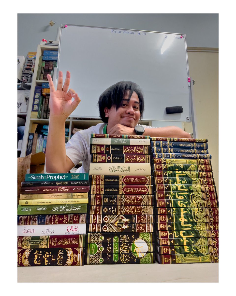 addien90s's tweet image. My #pbakl2024 book haul.
Tahun ni tahun pertama bertugas sebagai pempamer jadi tak banyak masa nak menyelam buku/kitab. Beli kitab-kitab rujukan sirah Nabi Muhammad ﷺ sahaja untuk kelas sirah mingguan dan penulisan buku. Doakan saya teman-teman!
