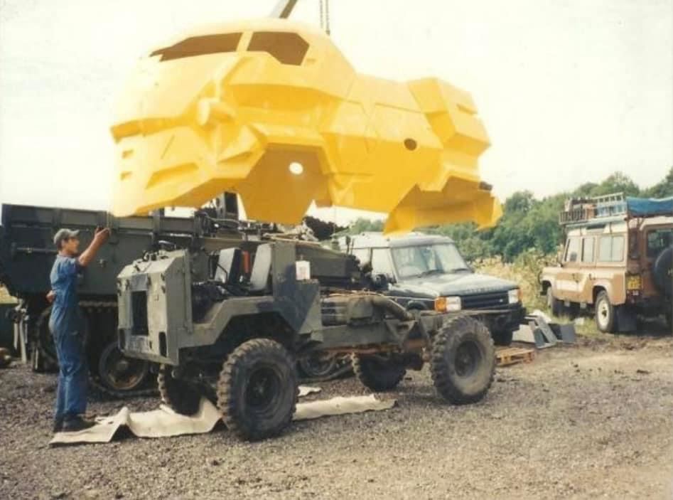 CarManToday's tweet photo. JUDGE DREDD (1995) - behind the scenes
#judgedredd, #propmasters, #landrover ๐ฌ https://t.co/UYYCeI4W7E