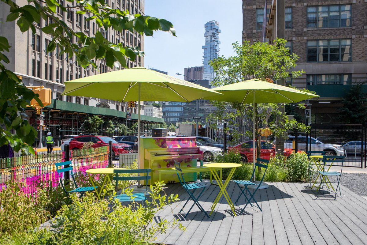 JMDLandscapes's tweet photo. From rooftop gardens and pocket parks, to mid-floor terrace greenscapes and lush courtyards, the John Mini team builds some of the most beautiful commercial landscapes in the city.

https://t.co/wqmQ9fg98z
——
#JohnMini #over50years #urbanlandscapes #rooftopgardens #newyorkcity https://t.co/0nIfhpW4IC