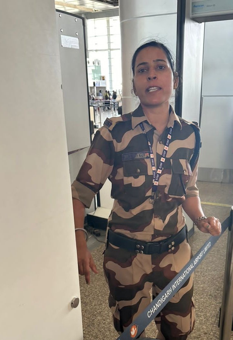 Mittikibetisani's tweet photo. पूरी किसान कौम को आप पर नाज है बहन किसानो के ऊपर इस कंगना ने बहुत ही घटिया बयानबाजी की थी! हिसाब सबका होगा!
जय किसान https://t.co/XcU4Ypxev4