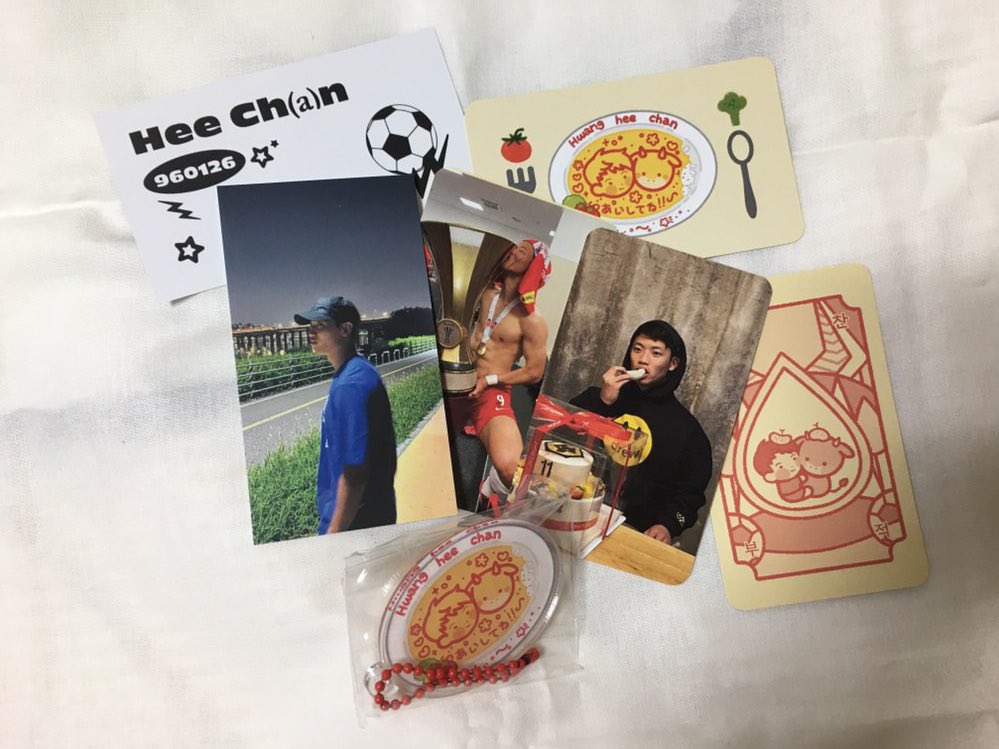 황희찬 골 ⚽️⚽️⚽️⚽️⚽️⚽️

#RT 희찬이 A매치 골 기념 
키링 &amp; 포카 세트 보내드립니다 💖 

6월 7일 오후 1시 26분 당첨자 발표