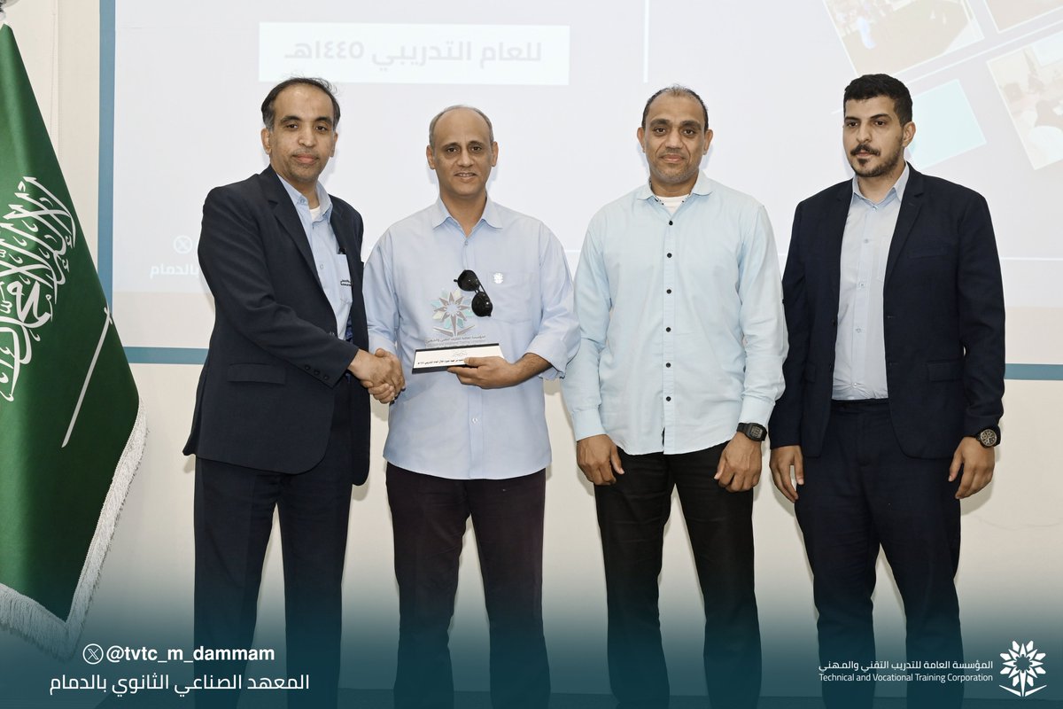 tvtc_m_dammam's tweet photo. 💠 تغطية | جانب من احتفال #صناعي_الدمام بمناسبة ختام العام التدريبي ١٤٤٥هـ، حيث استعرض الحفل المنجزات التي تحققت خلال العام التدريبي بالإضافة لتكريم المدربين المتميزين والأقسام التدريبية ووحدات المعهد الإدارية والفنية.

#التدريب_التقني https://t.co/YTh9VfRs1B
