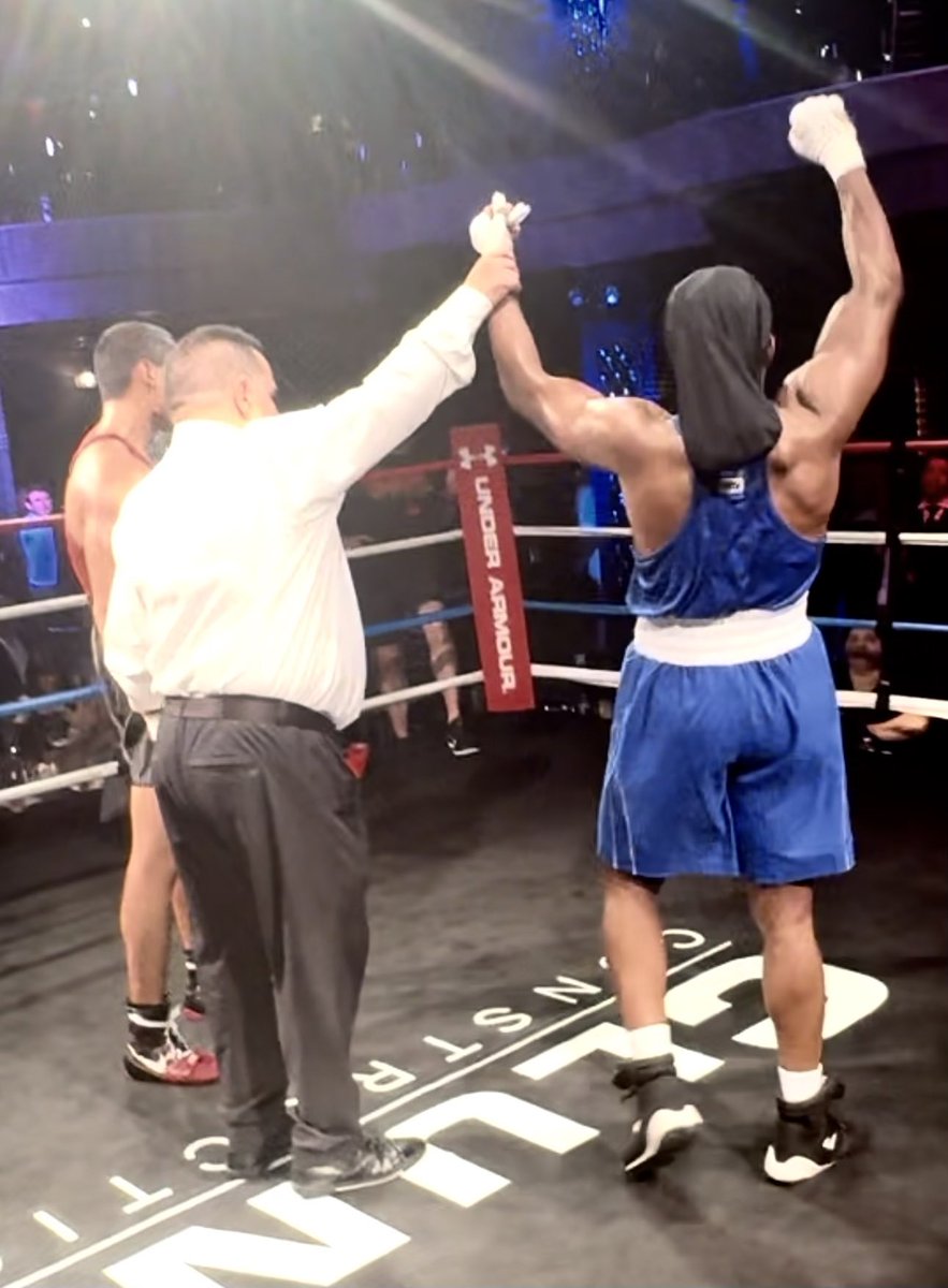 Joshua Manning scored a dominating UD last night at the Edison ballroom in Times Square. Josh has an advanced approach for someone with his level of experience. good understanding of distance, great foot work, good head movement, lightning quick combinations.