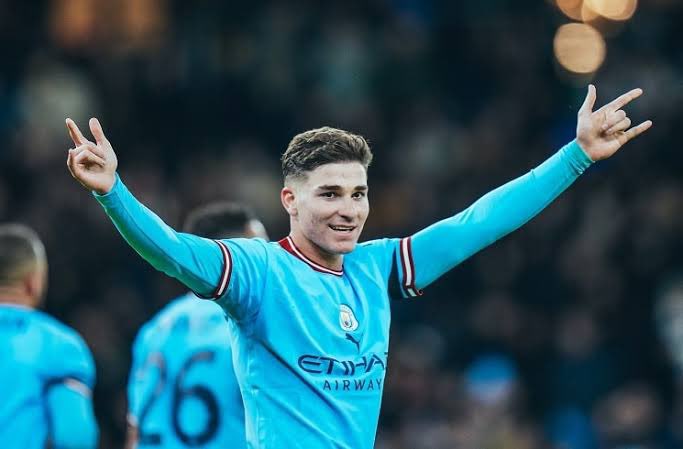 _Brett_Crypto's tweet photo. - Nkunku in the LW 
- Palmer in the AM 
- Olise in the RW
- Alvarez in the ST 
- Enzo Maresca at the wheel 🛞 

It’s over before it even started https://t.co/DeJN5Za8sN