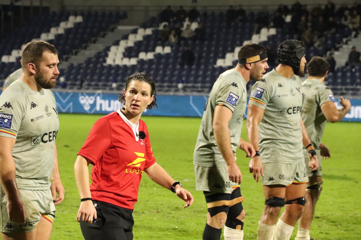 caillaud_marius's tweet image. Aurélie Groizeleau est l’unique arbitre féminine professionnelle de rugby en France. Dans cet univers encore très masculin, elle amorce un contre-ruck dans l'espoir d'insuffler une nouvelle ère. Celle de la féminisation de l’arbitrage. preview.shorthand.com/IsPyhaVoyvv1XT…