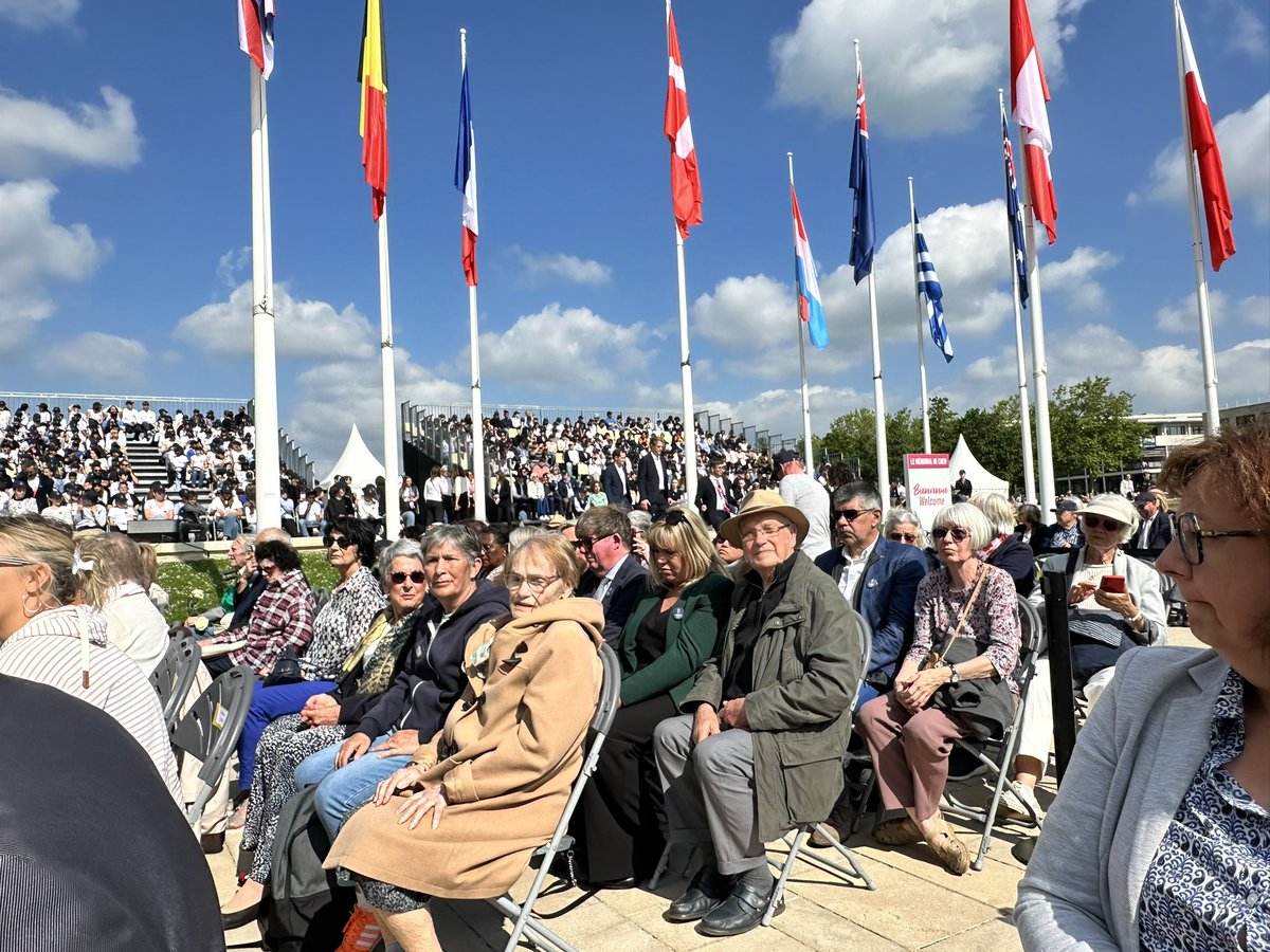 DSDEN 14 (@dsden14) on Twitter photo #DD80 #Transmission #DevoirDeMémoire
Cérémonie "Contre l'oubli, pour la transmission" en présence de témoins de 1944, de familles de Résistants.
Félicitations aux élèves et aux équipes des écoles, collèges et lycées <a href="/CaenOfficiel/">Ville de Caen</a> <a href="/ac_normandie/">Académie de Normandie</a> 🙏 👏
<a href="/Mission80ans/">Mission Libération</a> #DD80 #Transmission #DevoirDeMémoire
Cérémonie "Contre l'oubli, pour la transmission" en présence de témoins de 1944, de familles de Résistants.
Félicitations aux élèves et aux équipes des écoles, collèges et lycées <a href="/CaenOfficiel/">Ville de Caen</a> <a href="/ac_normandie/">Académie de Normandie</a> 🙏 👏
<a href="/Mission80ans/">Mission Libération</a>