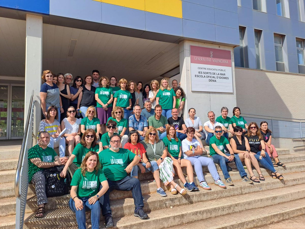 escolatv's tweet photo. #EnsPlantemPelValencià ✋👅 a la Marina Alta

📍 IES Josep Iborra, Benissa  
📍 IES Sorts de la Mar, Dénia
📍 CEIP Sant Vicent Ferrer, Teulada 
📍 CRA Terra de riuraus, Llíber https://t.co/TeZuDWysZL