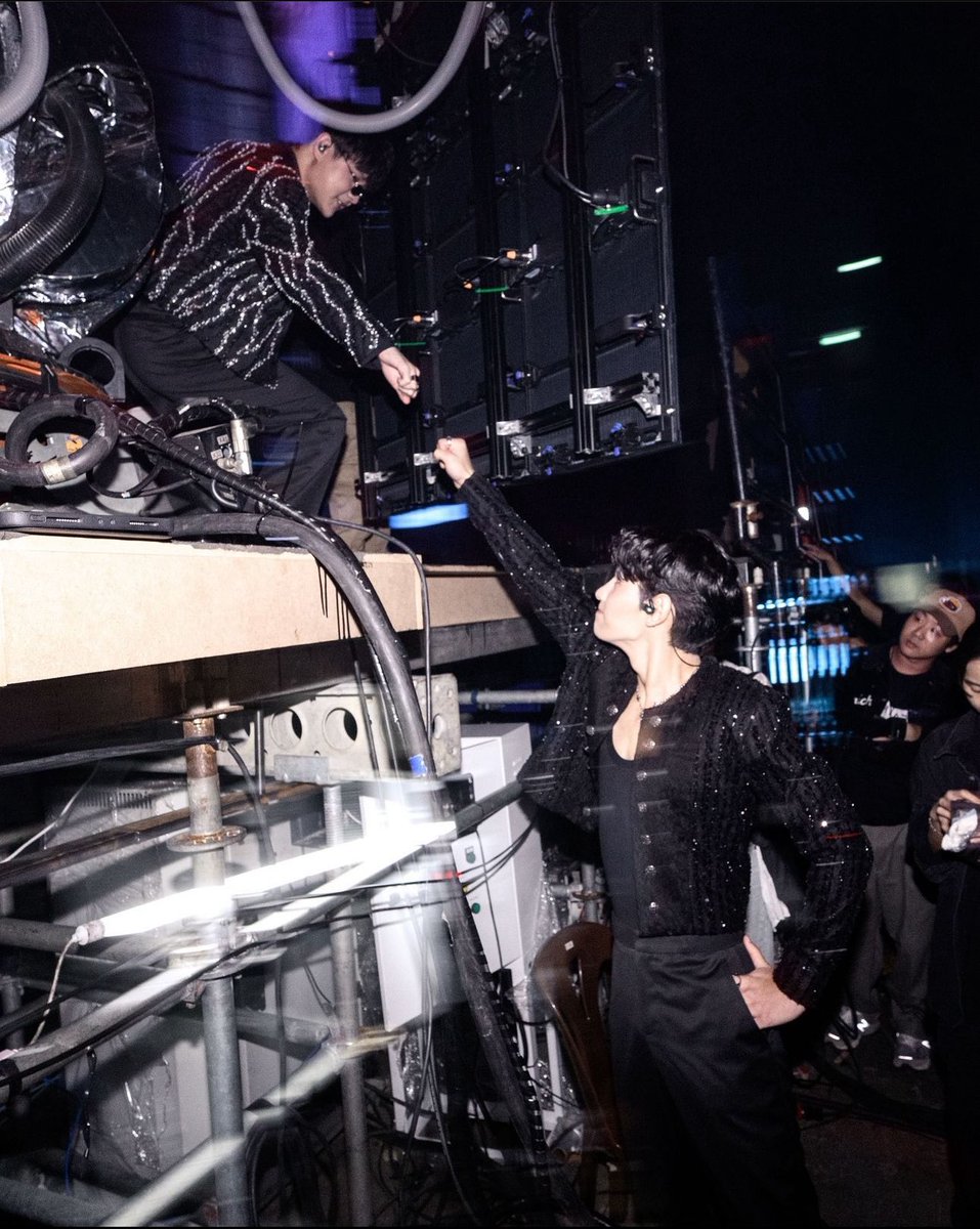 ชอบรูปนี้ที่เจฟลงในไอจีมาก มันแบบมาเพื่อน สู้!! 
มันแบบให้กำลังใจสุดๆ ♥️💚#TheKingdomsConcert
#THETOYS #JeffSatur