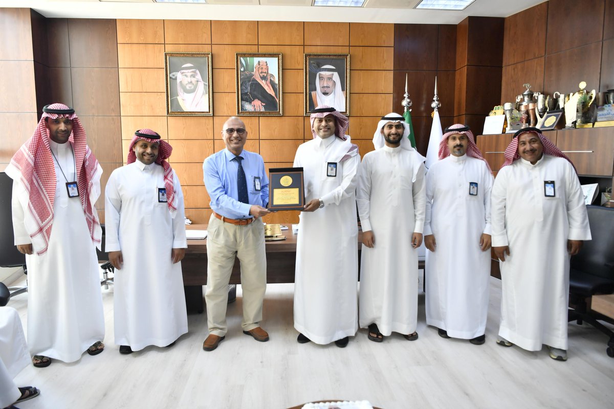 stujazanu's tweet photo. عمادة شؤون الطلاب تحتفي بمنسوبيها بمناسبة انتهاء أعمال الفصل الدراسي وتشكر فريقها على جهودهم وتفانيهم في خدمة طلبة #جامعة_جازان ، وتتوجه بالشكر والتقدير للزملاء الذين انتهت خدمتهم متمنين للجميع دوام التوفيق والسداد.  
#نشاطكم_يميزنا https://t.co/AB6PzywGLO