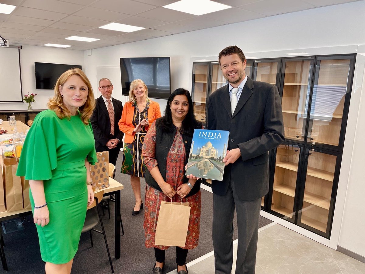 FunGlass_Centre's tweet photo. Today, we were honored to welcome Her Excellency Apoorva Srivastava, the Ambassador of India to Slovakia, FunGlass Centre. https://t.co/pJ9n6J55R9