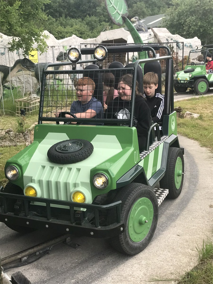 MidgleySchool's tweet photo. We’ve had an amazing day on the rides @gulliversfun . Buses are all packed and we’ve just set off home. See you soon #gulliversresidential https://t.co/XHGHE684AR