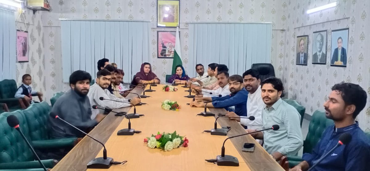 Anayta_Pahore's tweet photo. پی پی ڈیجیٹل میڈیا میرپورخاص کی میٹنگ آج ڈویژن میرپورخاص پی پی ڈیجیٹل میڈیا ہیڈ عنائتہ پہوڑ کی صدارت میں ہوئی، 3 ڈسٹرکٹ عمرکوٹ ، تھر پارکر ، میرپورخاص ، کے ہیڈز اور کوآرڈینٹرز نے شرکت کی ، ڈجیٹل میڈیا کو مظبوط بنانے کا عزم کیا اور اپنے اپنے مسائل کو واضع طور پر سامنے رکھا ۔۔ https://t.co/yhcQjrmotq