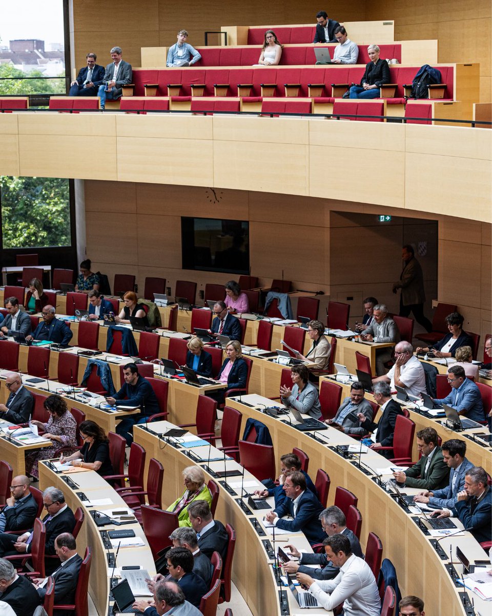 +17% Budget für eine digitale Spitzenposition! 🚀Das Bayerische Digitalministerium erhält mit dem Doppelhaushalt 2024/2025 einen kräftigen Schub. @FabianMehring setzt auf fortschrittliche Technologien und Initiativen wie BayernID und KI-Transfer Plus, um Bayern europaweit in KI