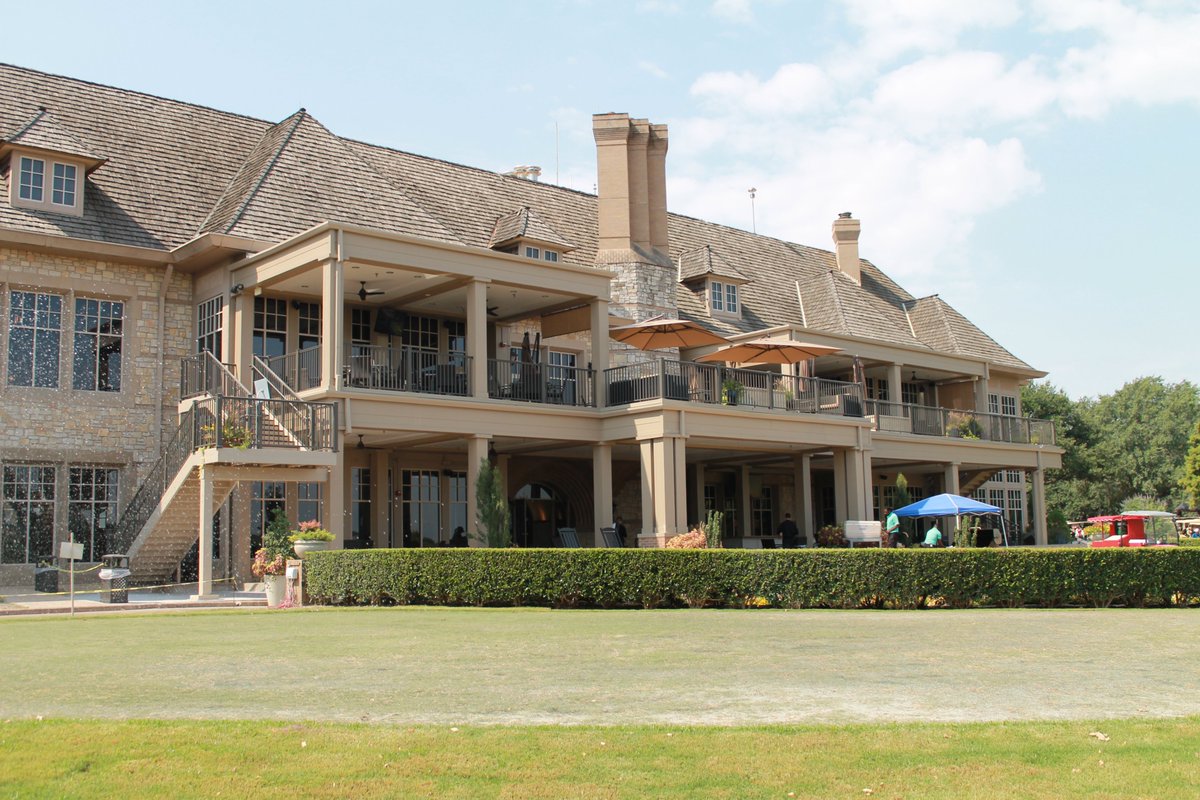 AFCOColsRails's tweet image. With tension fit balusters, Aluminum AFCO-Rail Series 300 offers a quick, solid assembly. The ideal solution for commercial projects. #structureandstyle