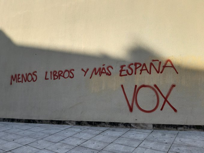Joder qué bien define esta pintada al fascismo.