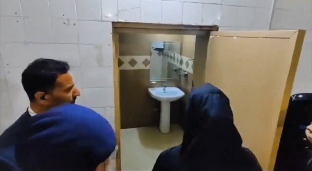 کوٹ لکھپت کا وہ تاریخی دورہ جو قدرت نے مریم نواز سے شاید اسی لئے کروایا تھا کہ دنیا دیکھے کہ مریم نواز اور ان کے والد کتنی آسائشوں میں رہ رہے تھے

یہ کہاں سے جیل کا کمرہ لگتا ہے؟

جبکہ عمران خان کو آج جس عذاب میں رکھا ہے، وہ دنیا کو حکومت نے خود دکھا دیا👇
youtu.be/8Aidxmqdd3w