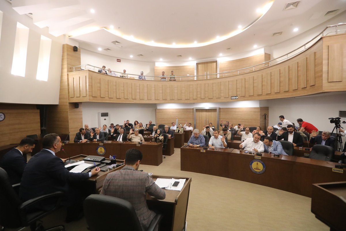 sahinbeybel's tweet photo. Başkan Vekilimiz @cumaguzel27 Başkanlığında ve Meclis üyelerimizin katılımıyla Haziran ayı Meclis toplantısının ikinci oturumu gerçekleştirildi.

Toplantıda alınan kararların ilçemize hayırlı olmasını diliyoruz.

#Şahinbey #Gaziantep https://t.co/rqm5rw4Rqs