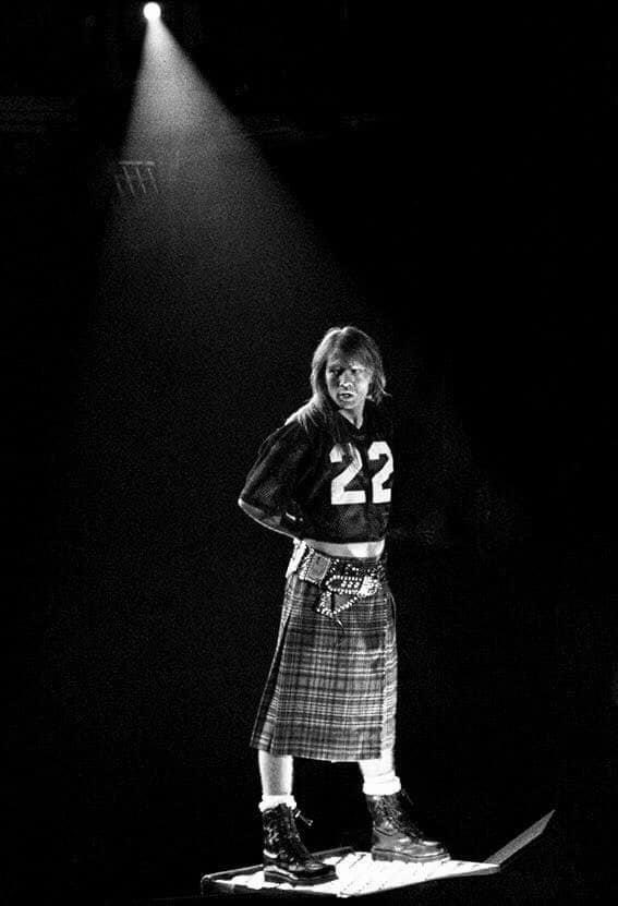 Jazzrockman's tweet photo. Un privilegio atestiguar la historia.
Axl Rose, de la legendaria gira "Usa tu ilusión"
Fernando Aceves. https://t.co/FqOZAawKDx