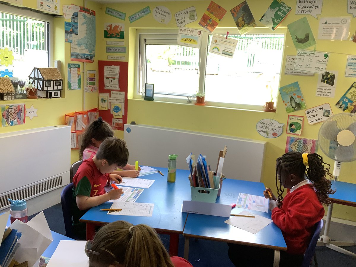 CraigfelenP's tweet photo. #cfp3 have started their community project - #Oystermouth Castle https://t.co/O9qYQQ56Un