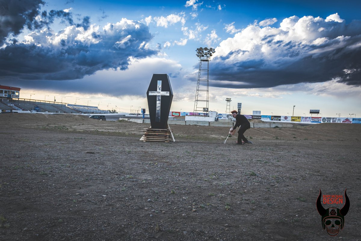 korymcnail's tweet photo. The annual burning of the corpse ritual to kick off Hearsecon 2024. 🔥Full gallery here:
https://t.co/uWnfjDHBpH

#Hearsecon2024 #BurningOfTheCorpse #DeathPositive #denver #colorado https://t.co/zvp6sA8iUb