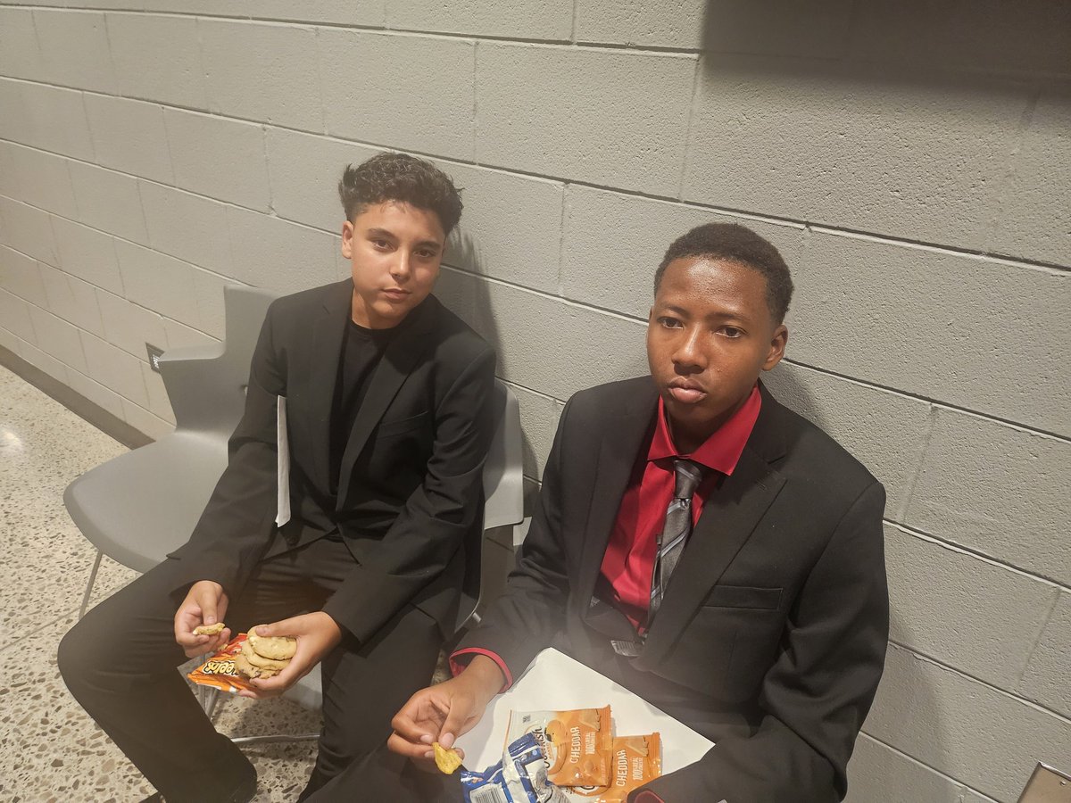 GilesKey's tweet photo. #classof2024 
#Gak
#wbfm
#OnenationunderGiles 
Congrats son on graduating 8th grade. https://t.co/JpFA0Mo0HP