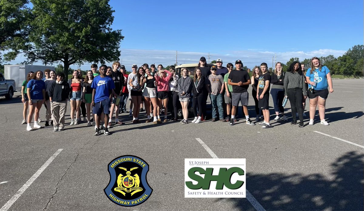 MSHPTrooperH's tweet photo. We are utilizing the DWI driving simulator and fatal vision goggles to teach Driver Ed students about the dangers of impaired driving. Make good choices, don’t drive impaired! #ArriveAlive #DriverEd https://t.co/QyYIOsREaP