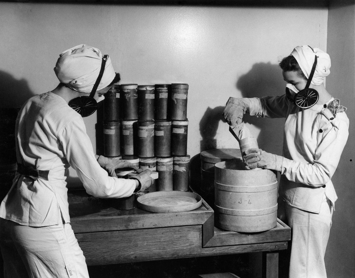 ArchivesOntario's tweet photo. On this 80th anniversary of D-Day, we recognize the "Bomb Girls" who assembled munitions at the GECO factory in Scarborough, Ontario. Images of these women from our collections are being featured in banners on Eglinton Ave East! See more @WikiCommons: https://t.co/yS9mFNgvXP https://t.co/M2AQURnQQn