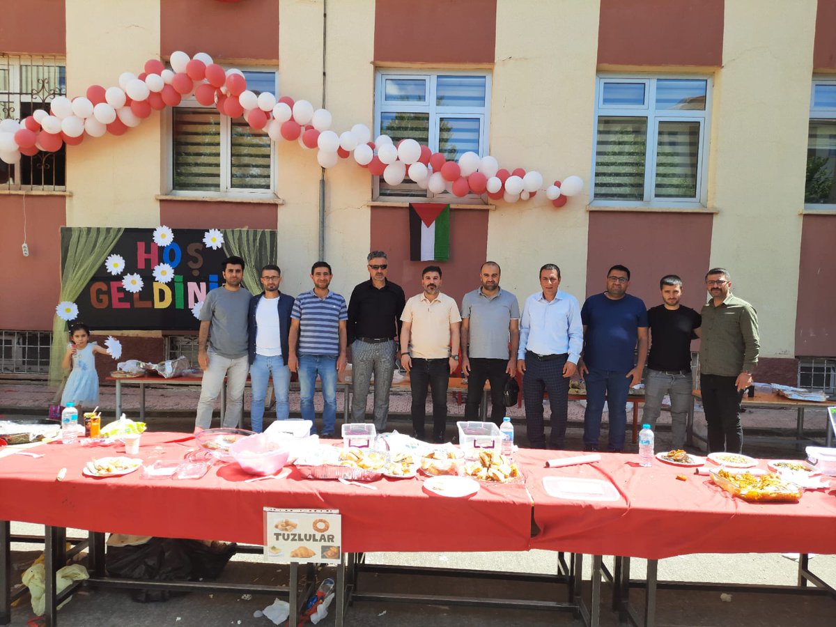mesutguven23's tweet photo. Palu İlkokulunun hazırlamış olduğu #filistin e destek kermesine katıldık.Bu hayırlı etkinliğin hazırlanmasına yoğun emek veren okul idarecileri ve kıymetli öğretmenlerimizi tebrik ediyorum. https://t.co/yqXT3HKxRl