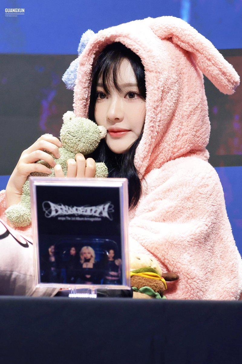 GUANGXUN1023's tweet photo. 240606 
宝宝萌🍼🧏🏻‍♀️

#AESPA #NINGNING #닝닝  #宁宁 #에스파 ​​​#宁艺卓 https://t.co/gKC4ccTCyl