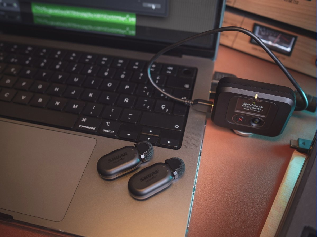 shure's tweet photo. Want to get the most from Shure MoveMic? The MoveMic Receiver expands compatibility to mirrorless and DSLR cameras, computers, and third-party apps on your mobile phone.
Learn more: https://t.co/n0gfaN1MR7
📷 wilsantanaphotography on IG
#Shure #MoveMic https://t.co/8SOFrtEv6p
