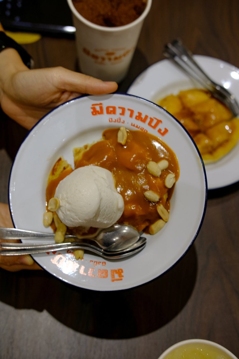 ksabsabb's tweet photo. "มีความปัง“ ร้านเปิดใหม่ใจกลางเมืองเชียงใหม่ เด่นเรื่องขนมปัง ปิ้งเตาถ่านหอมๆ กรอบนอกนุ่มใน ฉ่ำท้อปปิ้งจุกๆเนื้อขนมปังดีมากสังขยาหอมกะทิสด เครื่องดื่มไม่หวานเจื้อยแจ้ว ใครมาเชียงใหม่แวะมาได้ที่ “มีความปัง” ถ.ศิริมังคลาจารย์ เปิดทุกวัน #BasFoodShot @reviewchiangmai @aroii https://t.co/GMU1nnQUNl