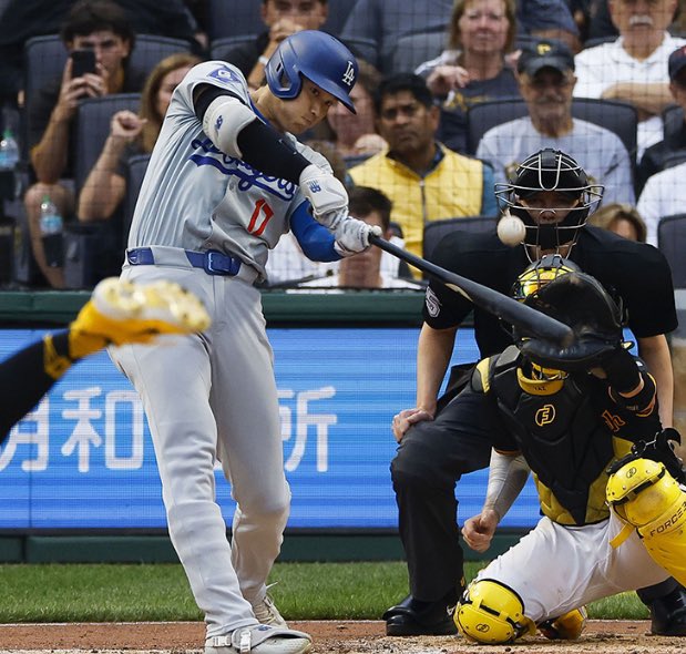 24/06/06 （昨日と一昨日は月が違っていました）ドジャースは、パイレーツと対戦。相手の先発ポール・スキンズ投手は164キロの剛腕で、大谷翔平は第1打席は直球に3球三振。しかし第2打席では久々の15号ホームラン！第3打席もヒット。ドジャースは6-10で負けた。（Full-CountとNHKのサイトから）