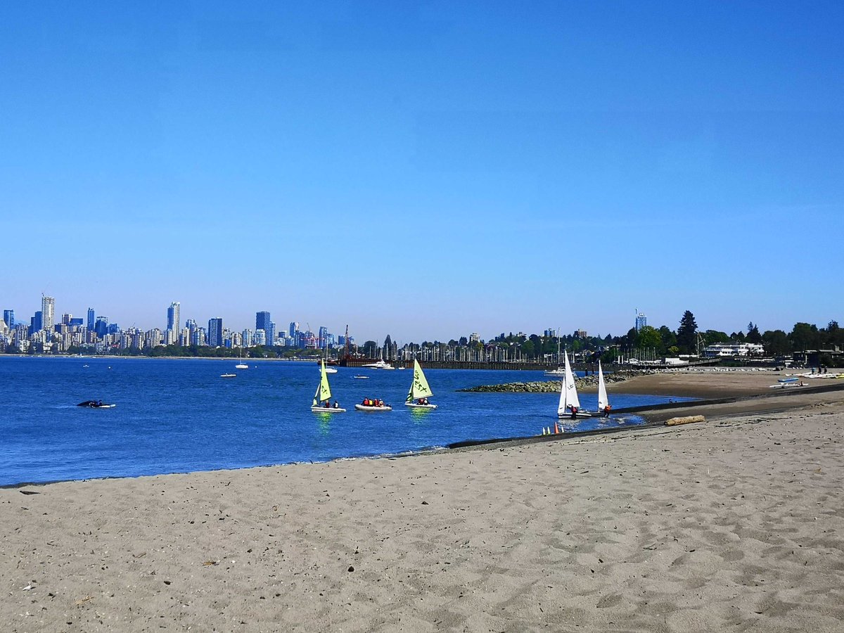 Want to learn more about Canada’s national parks while supporting Vancouver’s beaches? 🌊  We have just the event for you! Come join the Parks Canada team for a beach clean at Jericho Beach on June 15th from 11-3 🏖️. See you there! 

ow.ly/PLze50S964Q
