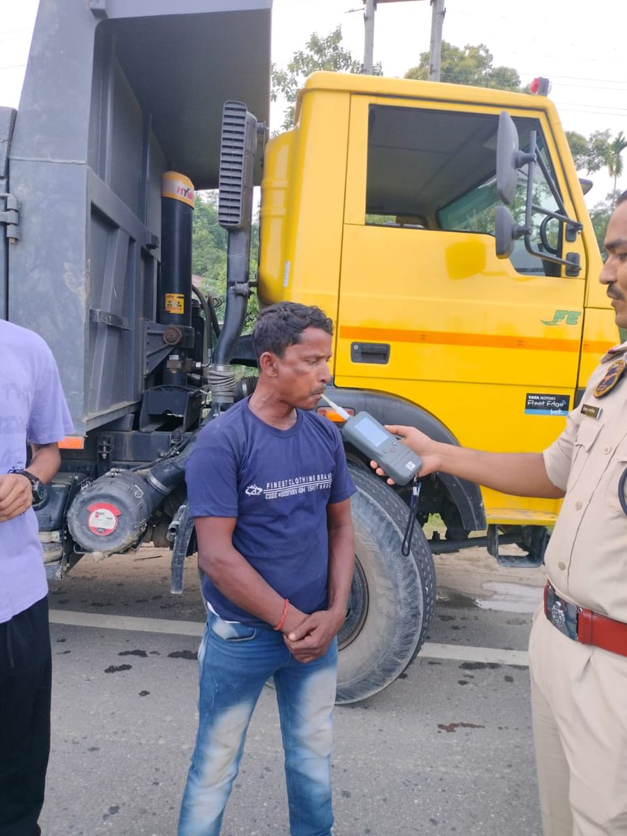 Ensuring community safety, @GolaghatPolice conducted anti-liquor drive accross the district. Let’s all drive safely and avoid #DrinkAndDrive. 
@assampolice 
@DGPAssamPolice 
@gpsinghips 
@d_mukherjee_IPS