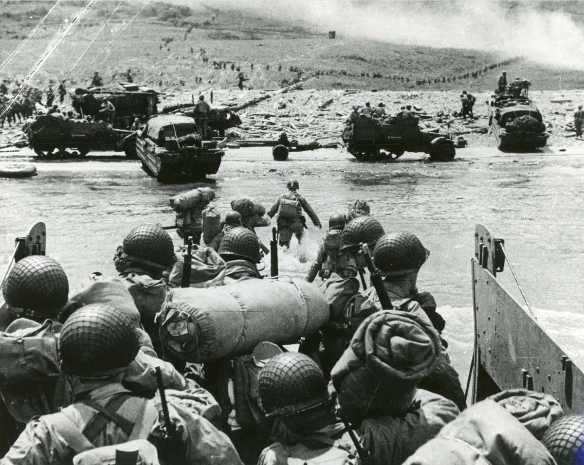 IntlSpyMuseum's tweet image. All gave some, some gave all.

Today in #SpyHistory - June 6, 1944, 160,000 Allied forces stormed the beaches at Normandy to fight Nazi Germany. This day is now known as D-Day.

#OperationOverlord was the largest and most dangerous amphibious assault in history.

📸 : US Army
